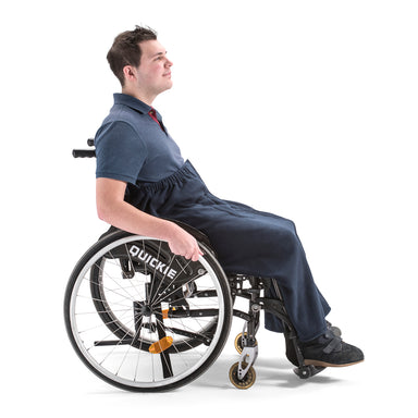 nicosy_fleece_cover_for_wheelchair_man_wearing_navy_cover_closed